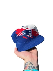 Cappello Vintage Patriots Splash SnapBack Logo Atletico Anni 90 Firmato NFL Steve Grogan - Foto 1 di 6