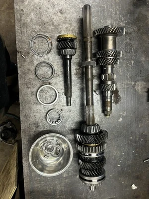 Juego de engranajes Chevy S10 GM Borg Warner Tremec T5 5 velocidades 14 en 26 salidas no clase mundial Foto 1 de 4