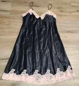 EUC Victoria Secret size M Nightgown 100% Silk Lace Strap Slip Chemise Lingerie - Picture 1 of 4