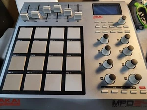 Akai Professional MPD24 Display USB no Controller no dc adapter no usb - Picture 1 of 4