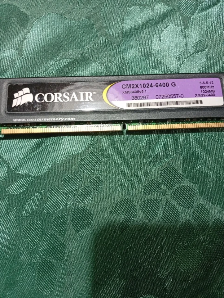 Memoria Ram per pc computer desktop Corsair CM2X1024-6400C4 DDR2 1024MB 800MHz X - Immagine 1 di 1