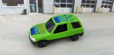 De colección Yatming Road Tough #825 Toyota RAV4 SUV verde 1/64 fundido a presión/plástico WAVE Foto 1 de 4