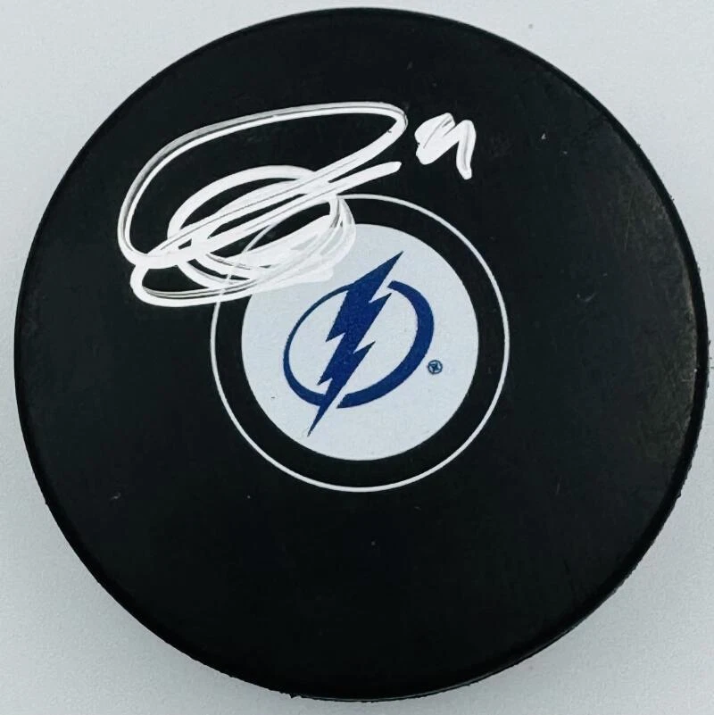 JONATHAN DROUIN SIGNED TAMPA BAY LIGHTNING HOCKEY PUCK CANADIENS AUTOGRAPH J4 Foto 1 de 1