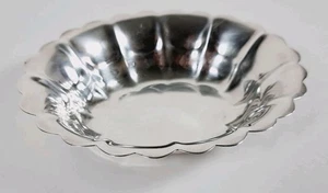 Vintage Silver-Plated Fluted Scalloped Edge Dish Bowl – Elegant Decorative Plate - Picture 1 of 9