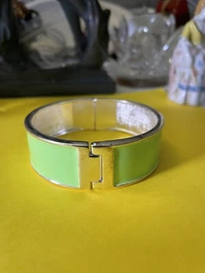 Vtg Enamel Lime Green & Silver Tone Trim Magnetic Hinged Bracelet - Picture 1 of 5