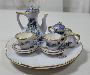 Vintage 10 teiliges Miniatur Teeservice signiert "CHAH" handbemalt blau Blumenmuster - Bild 1 von 7