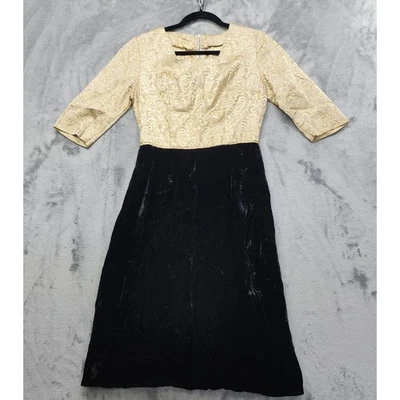 Vestido de coquetel vintage anos 50 e 60 gola quadrada manga cropped tamanho P preto veludo dourado - Imagem 1 de 4