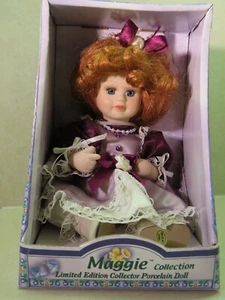 Porcelaine Poupée : Maggie Édition Limitée 1999 Main Peint W/Violet Robe & - Picture 1 of 6