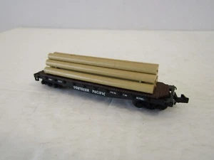 N Scale Atlas Southern Pacific Bulkhead Flatcar with Pipes 5373 C39688 - Picture 1 of 7