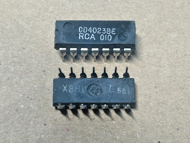 10 Stück  Integrierte Schaltung - CD4023BE - RCA Corporation - DIP14 - Vintage - Image 1 of 1