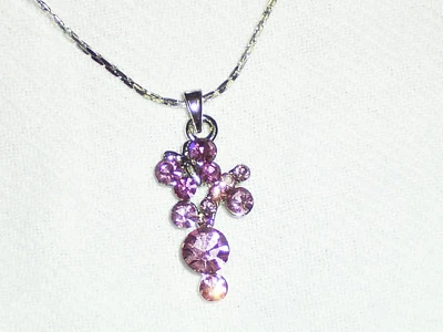 1 Halskette mit Anhänger mit rosa Straßsteinen - Bild 1 von 3