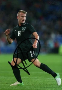 IRELAND, ACCRINGTON & CHESTERFIELD: PADDY MADDEN SIGNED 6x4 ACTION PHOTO+COA - Picture 1 of 1