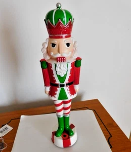 Estatuilla de música e iluminación LED coleccionable de Navidad del Rey Cascanueces - Imagen 1 de 7