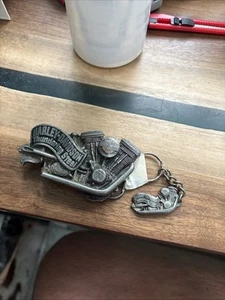 Harley-Davidson Thundering Steel Belt Buckle Baron 1991 V Twin Engine & Keychain - Picture 1 of 7