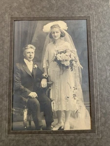 20er Jahre Hochzeitsfoto s/w - Braut & Bräutigam in Papprahmenmappe (10-15 - Bild 1 von 5