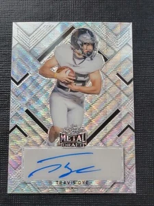 Travis Dye 2022 Leaf Metal Draft Silver Autograph Football Card 29/30 BA-TD1 - Picture 1 of 10