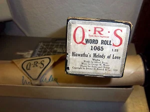 QRS Word Roll Hiawatha's Melody of Love 1065 rollo de piano tocado a mano - Imagen 1 de 1