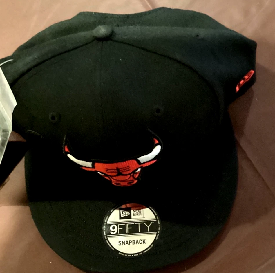 Gorra New Era Chicago Bulls Exclusiva Negra Roja 9FIFTY Marco A Snapback Foto 1 de 3