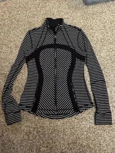 Sz 8 Lululemon Define Jacket Nulu Black White Striped - Picture 1 of 6