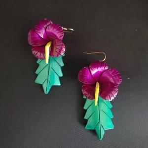 Pendientes colgantes vintage estilo hawaiano madera balsa púrpura hibisco flor hoja años 70 - Imagen 1 de 4