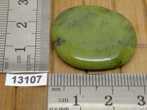 JADE NEPHRITE pierre plate - mineraux vert lithotherapie soin reiki galet - Imagen 1 de 2