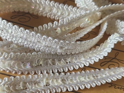 Galon vintage blanc satiné rehaussé de sequin  2 mètres sur 1,6 cm A2 - Photo 1/4