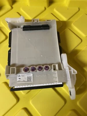 TOYOTA PRIUS PRIME RELÉ DE FUSIBLES CAJA DE CONEXIONES BLOQUE MÓDULO UNIDAD FABRICANTE DE EQUIPOS ORIGINALES 2016 - 2021 💎 Foto 1 de 4