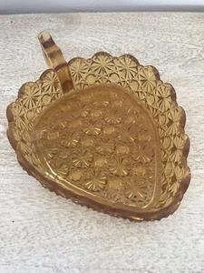 Rare Vintage Amber Heart Shape Glass Dish with Handle-Button and Daisy Design. - Picture 1 of 3
