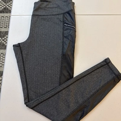 Leggings ajustados para mujer Xersion talla L negros con bolsillos elásticos con cremallera de cuero sintético  Foto 1 de 4