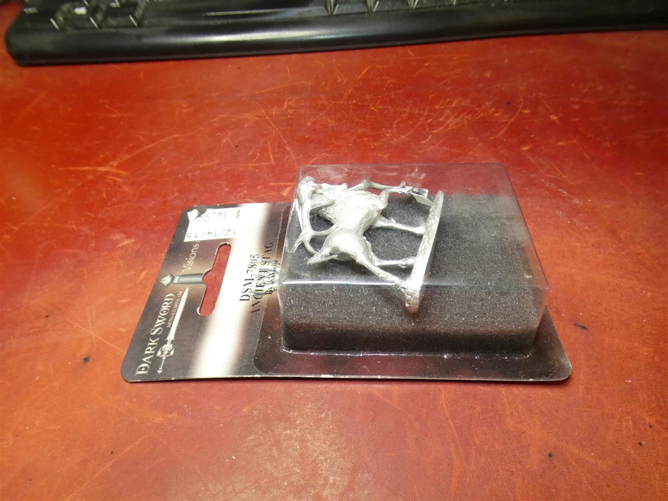 Dark Sword Miniatures blister DSM-7805: Ciervo antiguo Foto 1 de 1