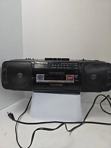 Panasonic Modell: RX-FS450 Kassettenspieler funktioniert nicht AM/FM funktioniert wie besehen - Bild 1 von 5