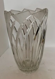 Vase Vintage Frosted Crystal Glass Swirl Frosted Tips 9” 4.3lb - Picture 1 of 10