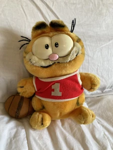 Vintage Garfield Plush 1978 Dakin Stuffed Animal with Basketball - Picture 1 of 3