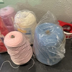 Beautiful Lot 5 Cone Spool Weaving Yarn 5lb - Picture 1 of 4