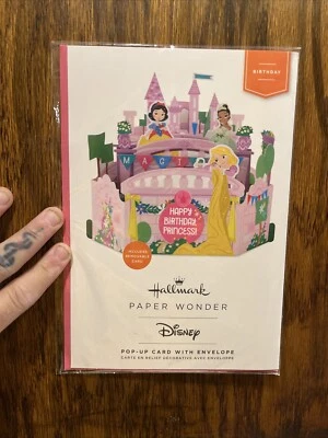 Tarjeta de cumpleaños emergente Hallmark Paper Wonder para niñas (princesa Disney) Foto 1 de 2
