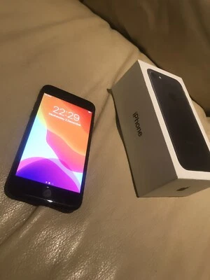 Apple iPhone 7 - 128GB - Black (O2) A1778 (GSM) - Image 1 of 4