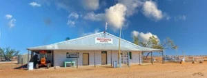 QPuzzles 1000 Piece Panorama Jigsaw Puzzle - The Betoota Hotel - Picture 1 of 1