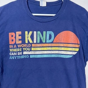 T-shirt grafica Port & Company Be Kind maglietta messaggi positivi taglia large vedi foto - Foto 1 di 8
