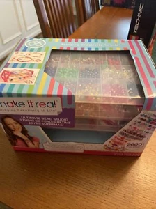 Make It Real - Ultimate Bead Studio. BRANDNEU Schmuckherstellung Kit 2600 Perlen - Bild 1 von 12