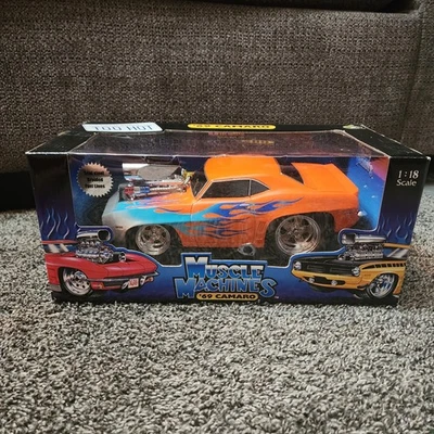 Chevy Camaro 1969 escala 1/18 modelo 71165 - con llamas azules Foto 1 de 4