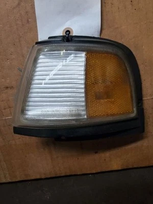 Marcador lateral de esquina/luz de estacionamiento del conductor compatible con 87-96 CIERA 565705 Foto 1 de 2