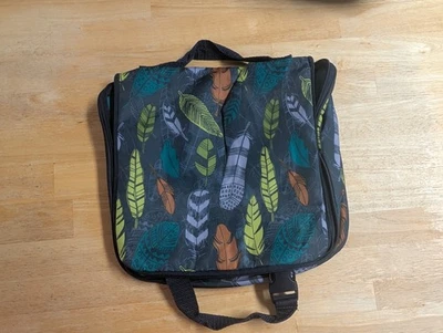 Estojo de viagem suspenso Thirty One penas caindo - Imagem 1 de 3