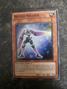 Needle Soldier Machine Effect 1st Edition YuGiOh Card STBL-004 - Foto 1 di 2