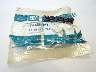 Новая из старых запасов 1977-82 Buick LeSabre 225 приборная панель именная табличка с эмблемой GM 1255787 - Изображение 1 из 4