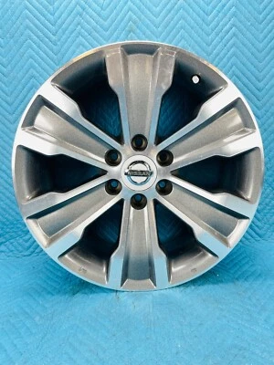 Nissan Titan 2017-2019 y Armada 2015 rueda de 20" con tapa central y TPMS 20x8" OEM Foto 1 de 4