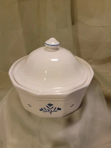 Pfaltzgraff White Blue Perennial Stoneware Round Casserole Cottage Collection - Picture 1 of 11