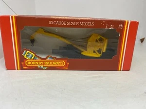 Hornby OO Gauge R142 Operating Crane Truck, Yellow Boxed - Picture 1 of 9