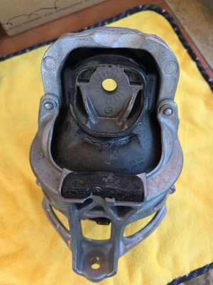 Audi S4 RS5 S5 2018-2024 montaje de motor derecho. OEM 4M0.199.372.ET Foto 1 de 4