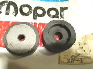 MOPAR---3466584--DE LOTE ANTIGUO --LOTE DE 2--B-CUERPO-MARCO-A CUERPO AISLADOR DE GOMA - Imagen 1 de 4