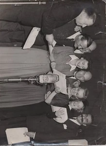 Foto de prensa de la BBC - Radio Play c1940s - Imagen 1 de 1